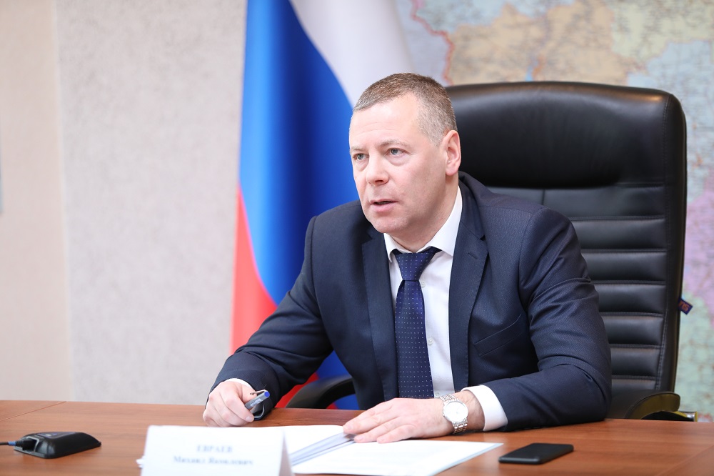 Михаил Евраев призвал усилить антинаркотическую работу среди несовершеннолетних