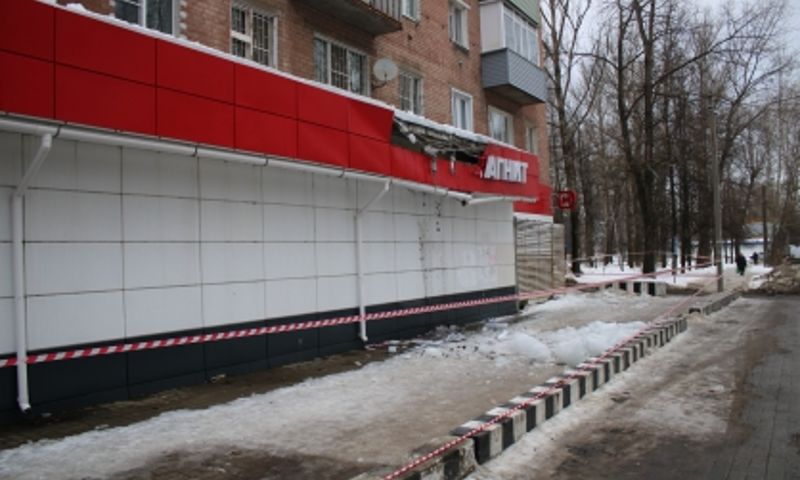 В Ярославле после падения ледяной глыбы на девочек управляющую компанию оштрафовали на сотни тысяч рублей