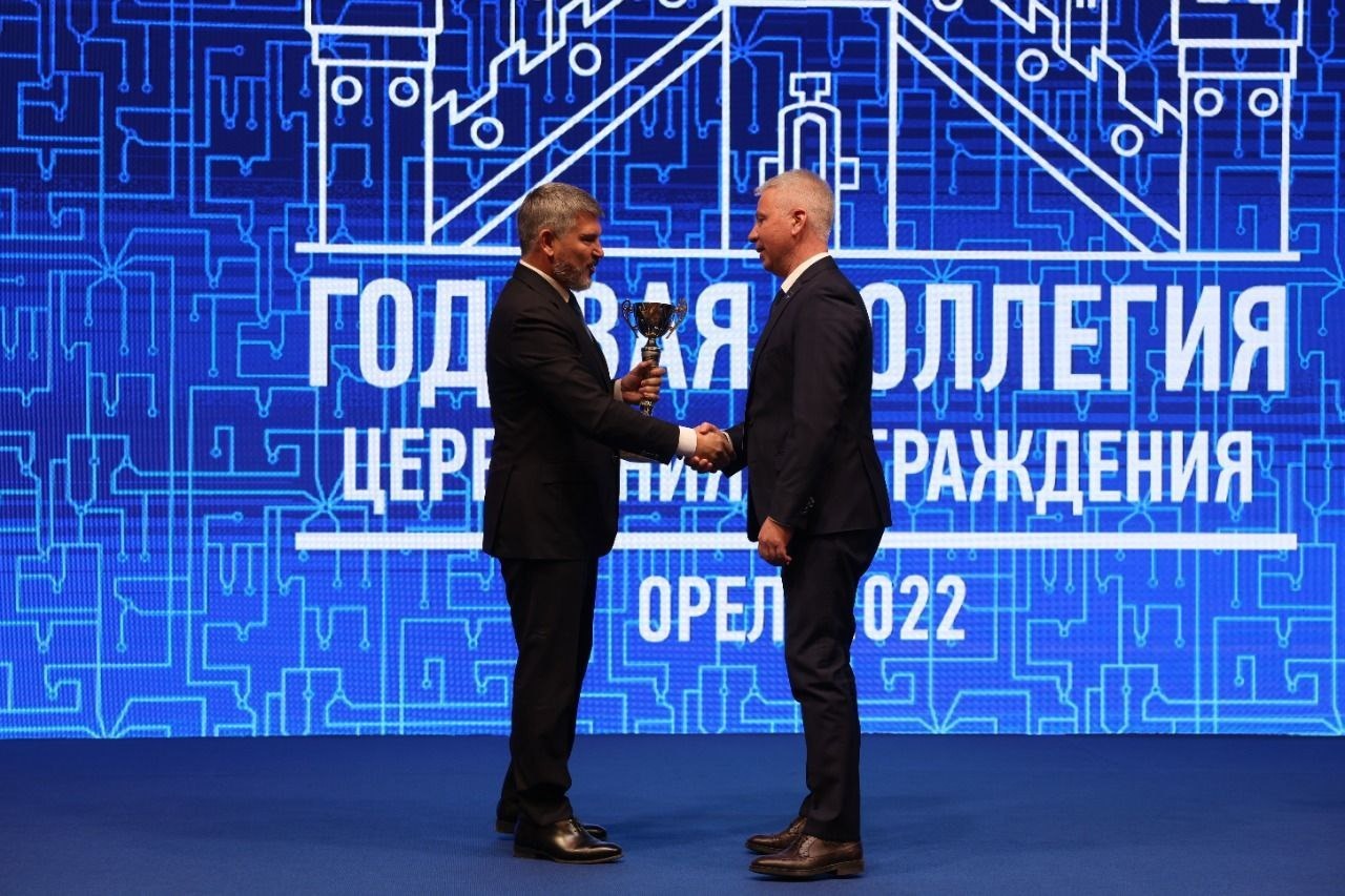 Игорь Маковский и Андрей Клычков наградили сотрудников «Россети Центр» и «Россети Центр и Приволжье»