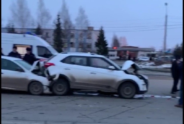 В массовом ДТП в Рыбинске пострадали две женщины и трое детей