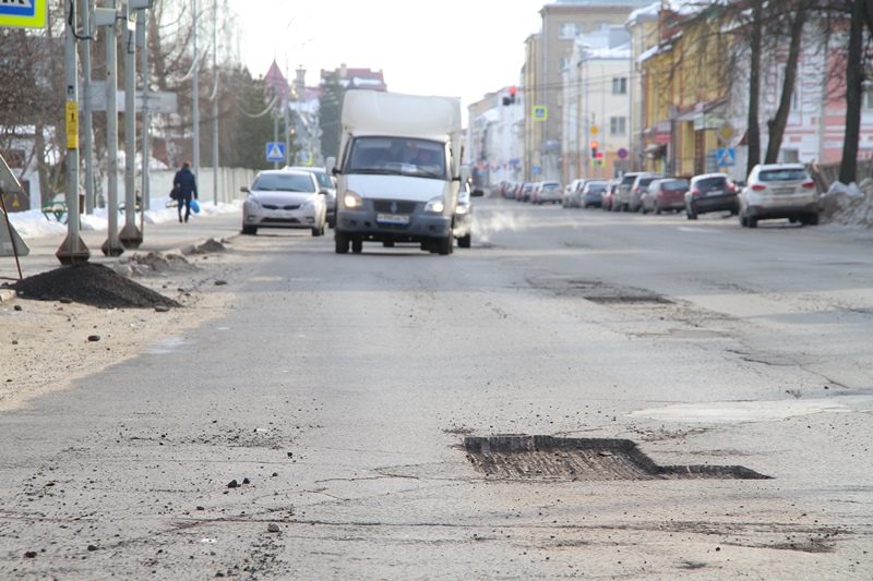 В Рыбинске приступили к ямочному ремонту дорог