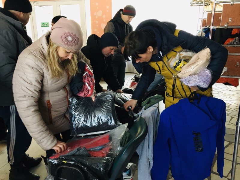 В Ярославской области активисты передали беженцам из Мариуполя гуманитарную помощь