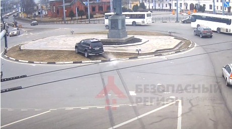 В Ярославле пьяный водитель попал в ДТП и был задержан: в сети появилось видео погони