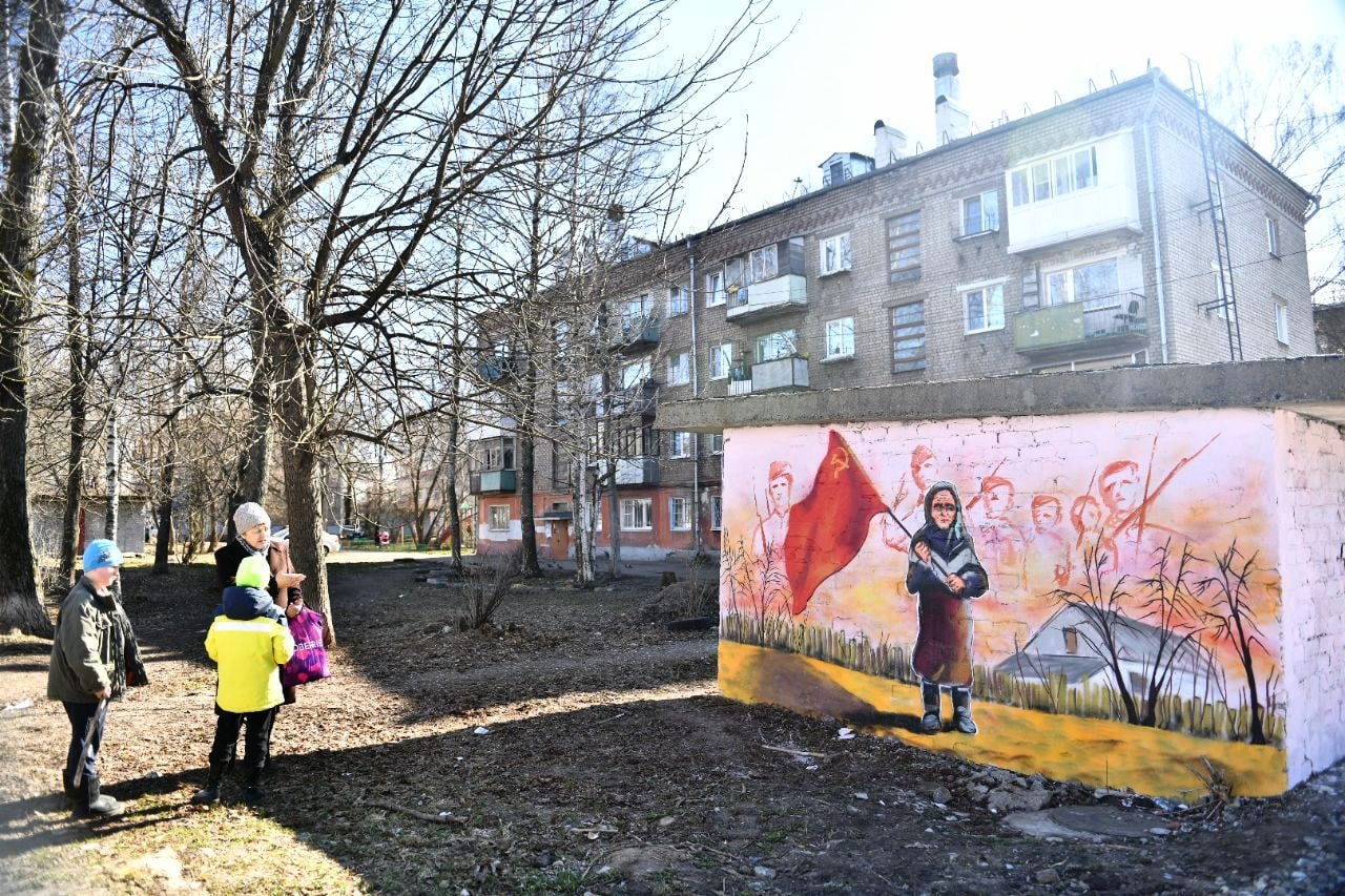 В Ярославле появляются муралы с изображением «героической бабушки»