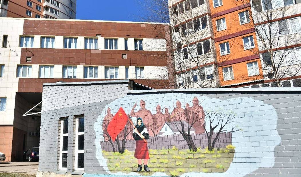 В Ярославле появляются муралы с изображением «героической бабушки»