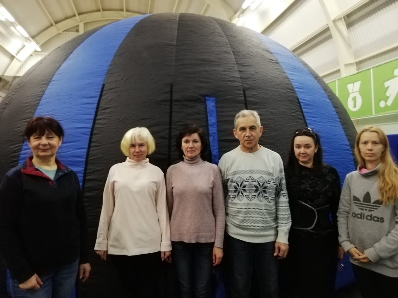 Для прибывших в Ярославскую область беженцев показали полнокупольные фильмы о космосе