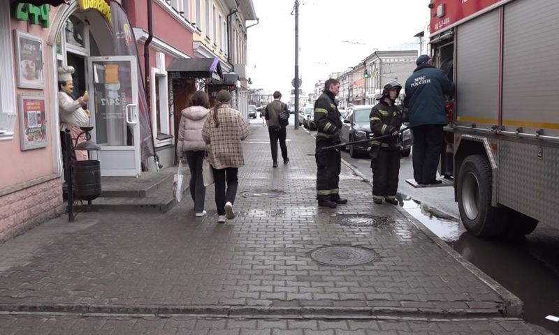В центре Ярославля эвакуировали людей из ТЦ из-за возгорания дымохода
