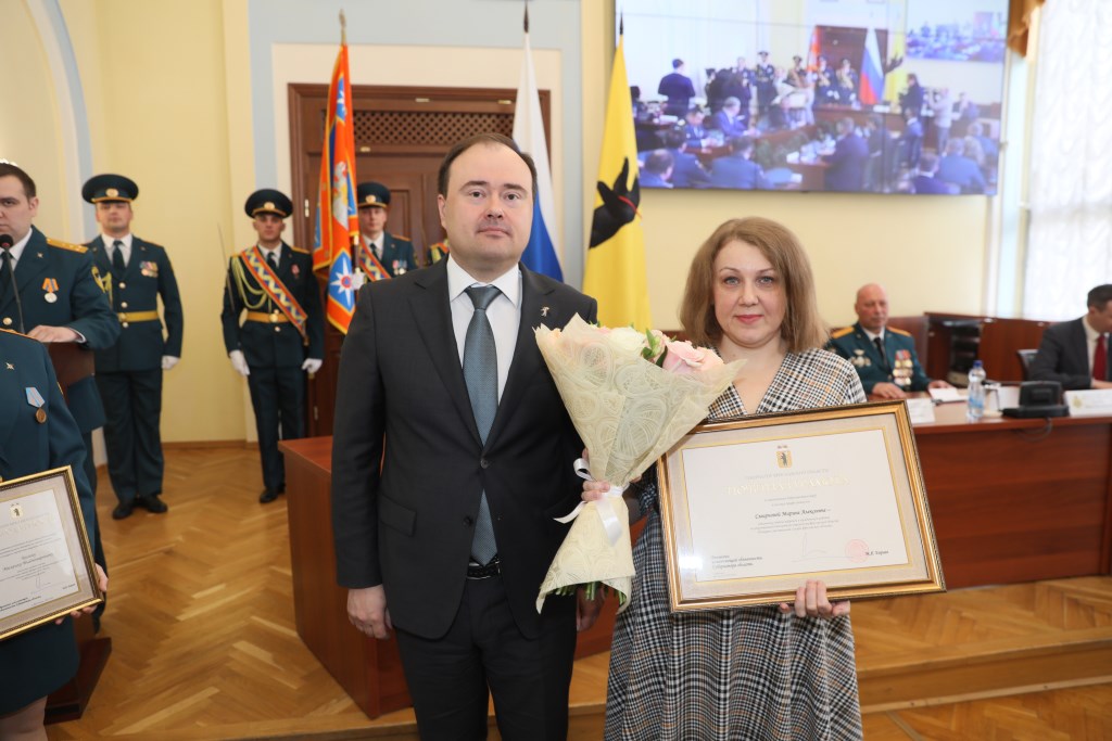 Лучших пожарных наградили в правительстве Ярославской области накануне профессионального праздника