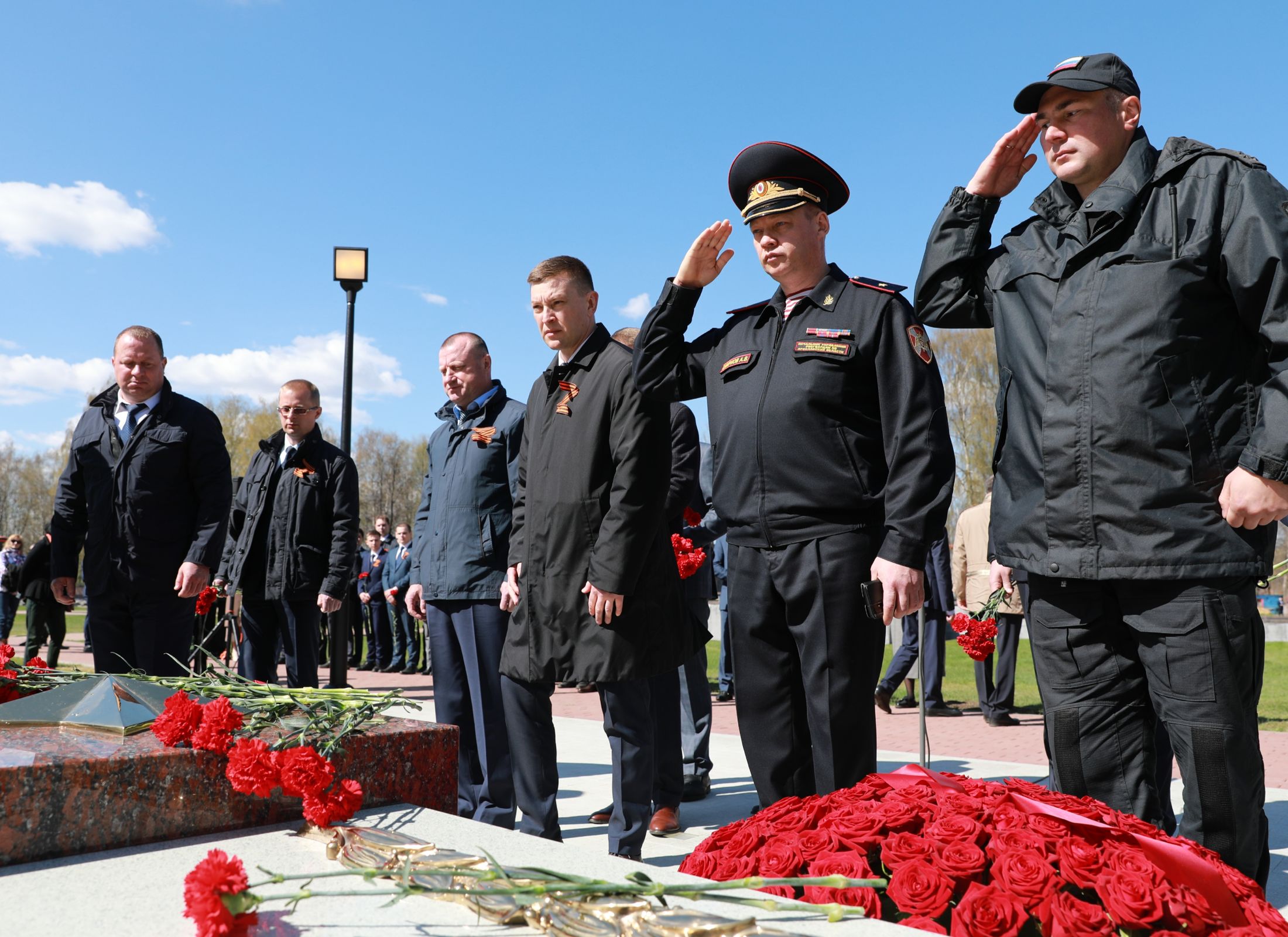 Михаил Евраев принял участие в открытии памятника «Героям, отдавшим жизнь за Отечество»