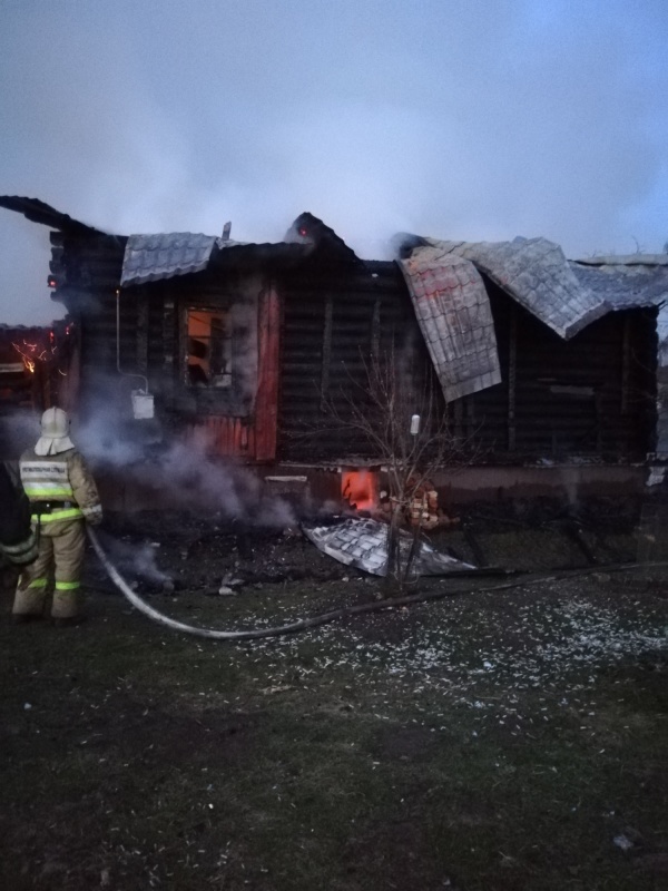 При пожаре в частном доме в Ярославской области погибла женщина