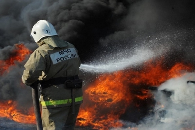 В Ярославле произошел крупный пожар на Суздалке: огонь повредил жилой дом и супермаркет