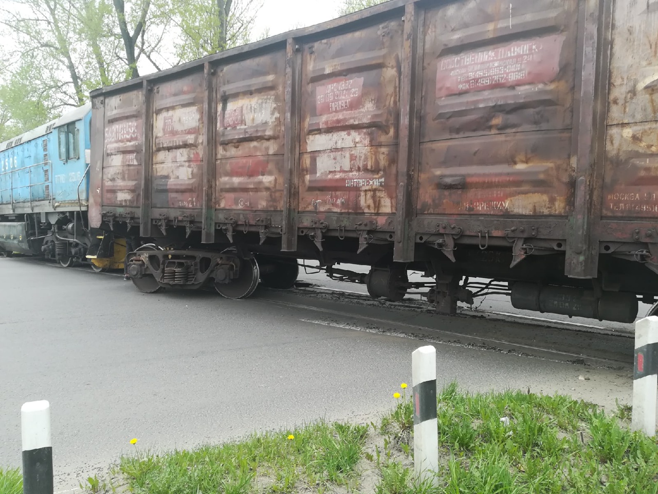В Ярославле на проспекте Октября грузовой поезд сошел с рельсов