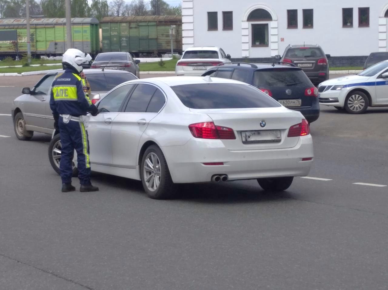ГИБДД провела рейд по проверке тонировки в Ярославле: оштрафовали 30 водителей