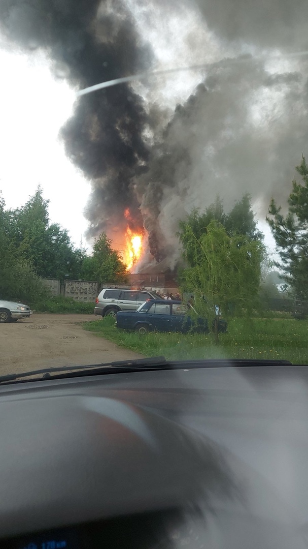 В Переславле-Залесском крупный пожар произошел на складе игрушек