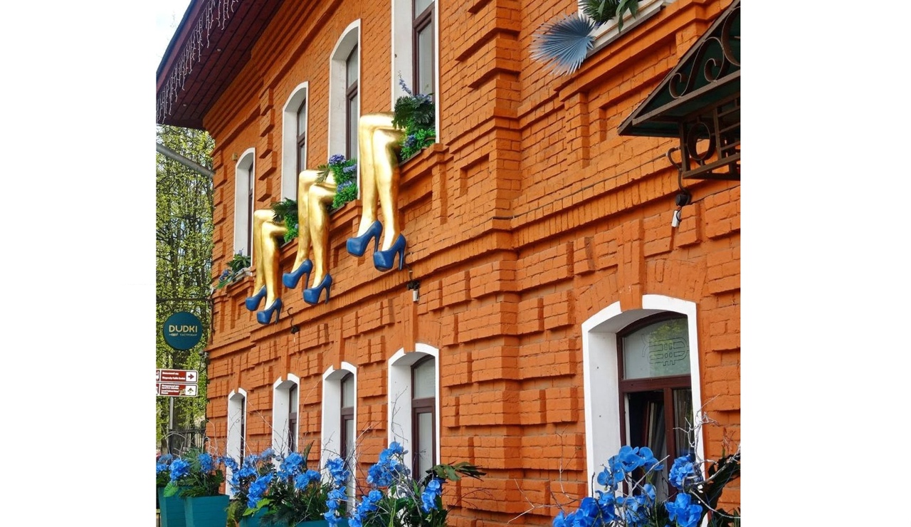 Символ домов терпимости: градостроительный совет проголосовал против женских ног на памятнике архитектуры в центре Ярославля