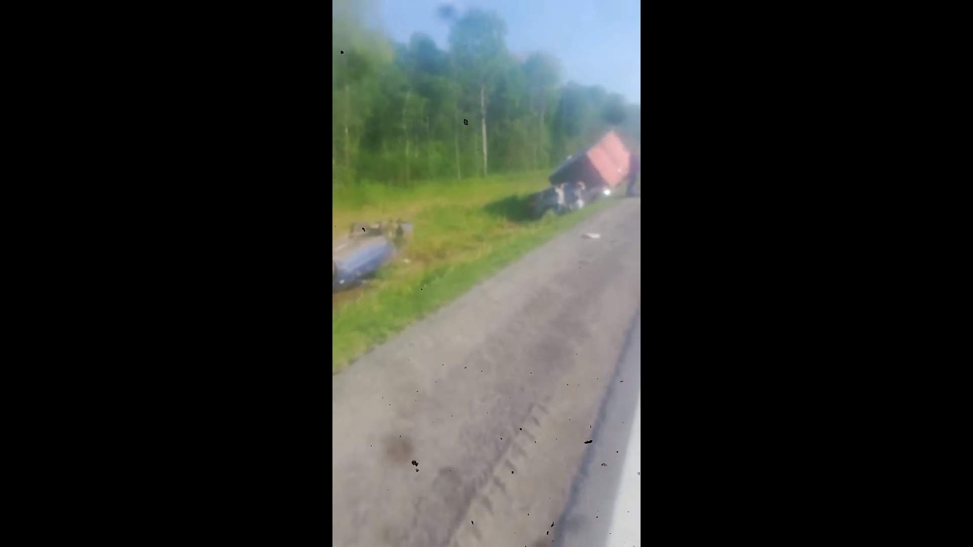 В тройном ДТП с фурой в Ярославской области пострадал пенсионер