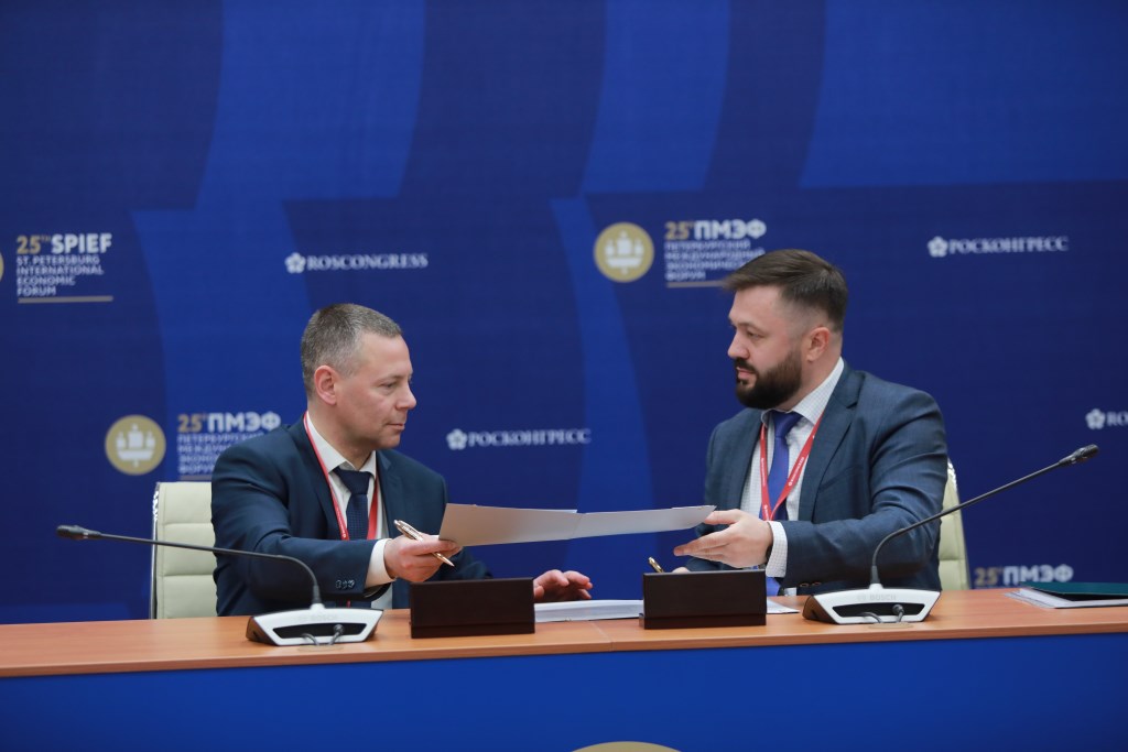 Михаил Евраев подписал соглашение о создании в Ярославле межрегионального таможенно-логистического центра