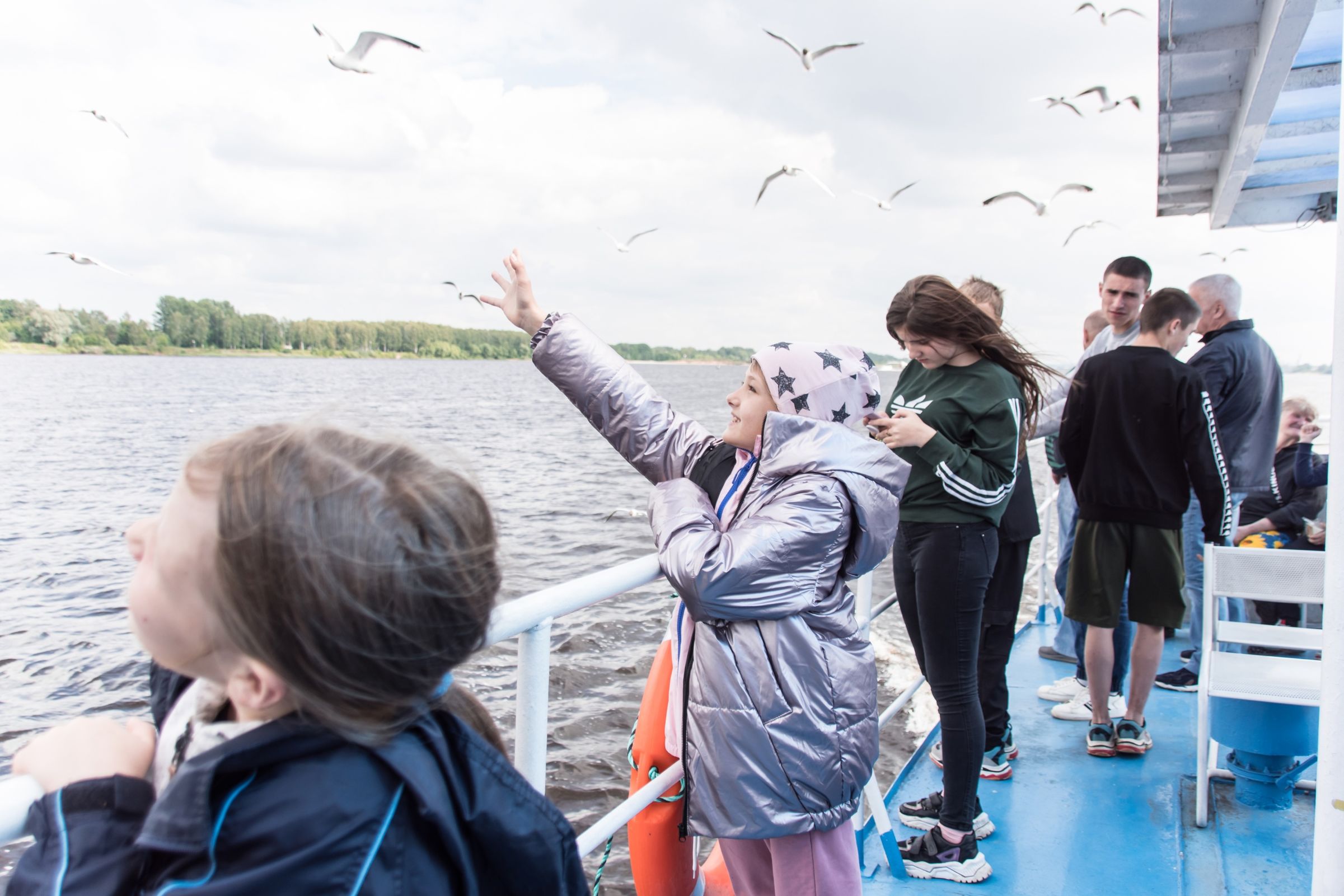 Ярославские волонтеры организовали прогулку на теплоходе для беженцев и семей с детьми-инвалидами