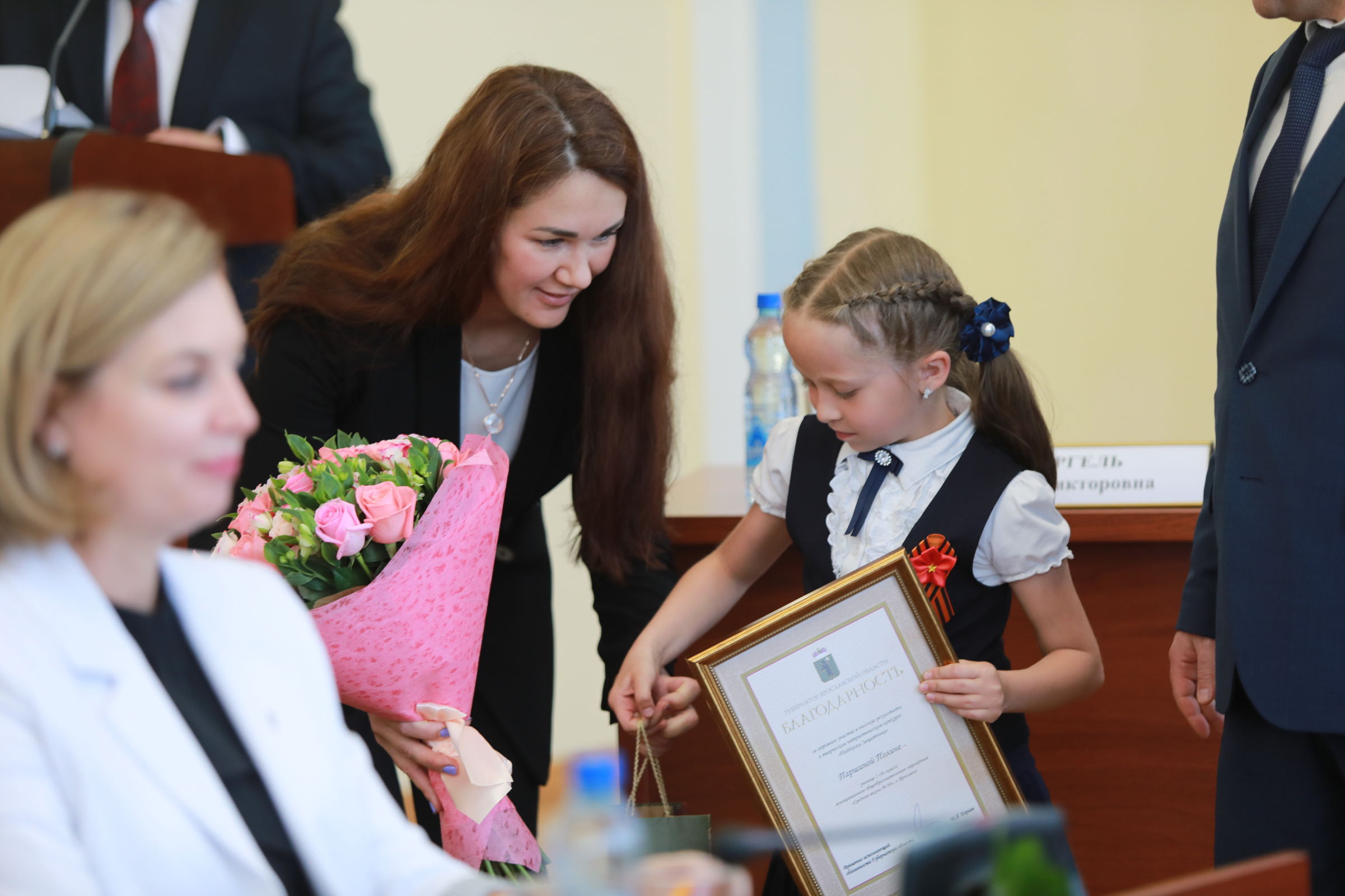 В правительстве Ярославской области наградили победителей конкурса детских рисунков