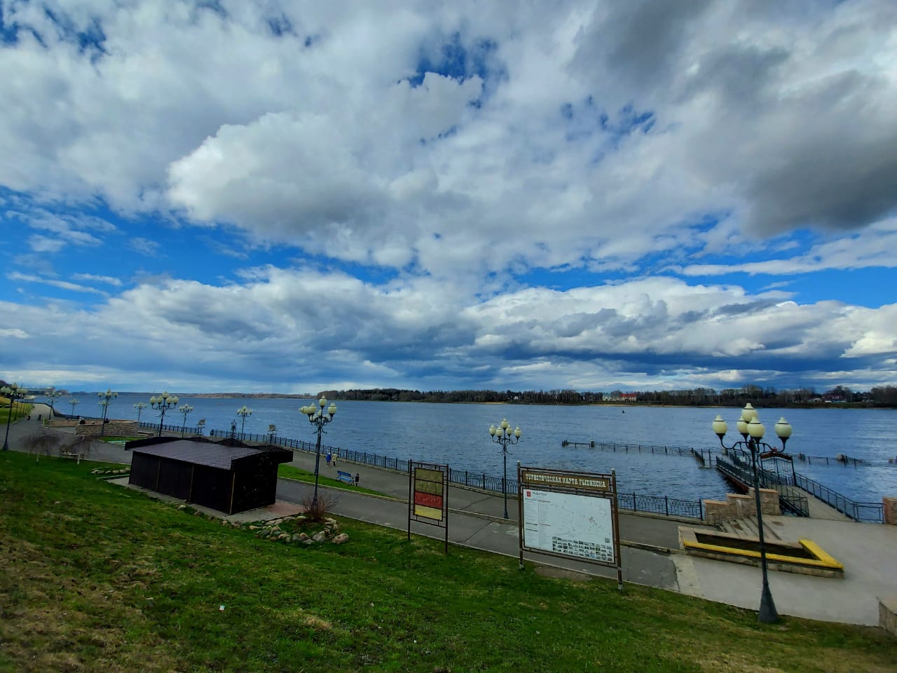 В Рыбинске на неделю раньше срока начали строительство берегоукрепительного сооружения на правом берегу Волги