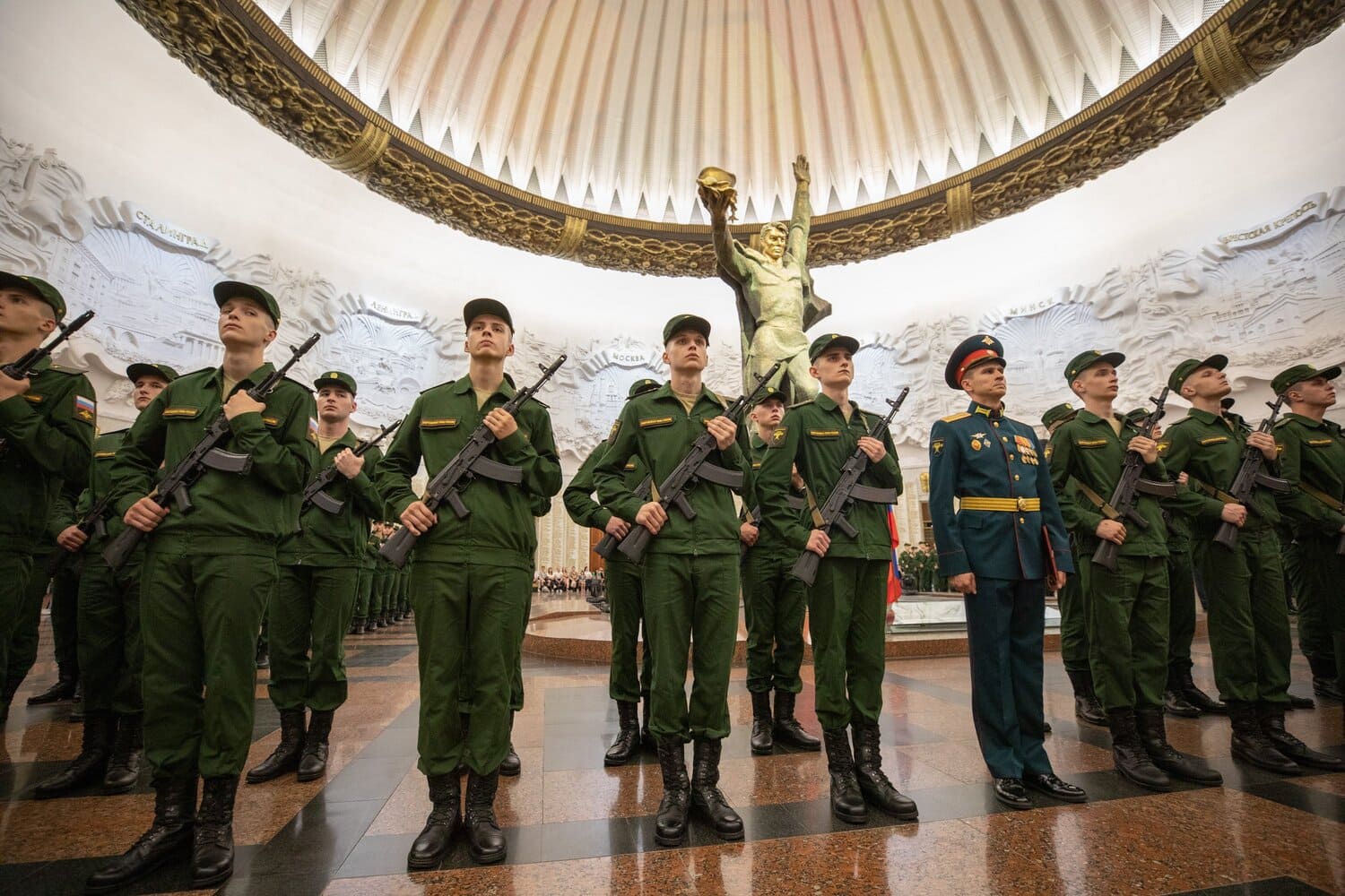 Новобранцы Преображенского полка из Ярославской области приняли присягу в  Музее Победы на Поклонной горе- Яррег - новости Ярославской области