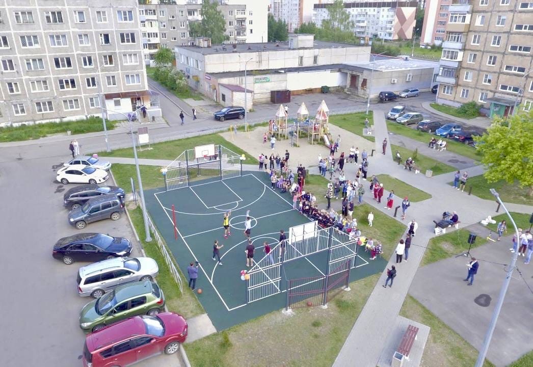 В оживленном микрорайоне Тутаева открыли новую спортплощадку
