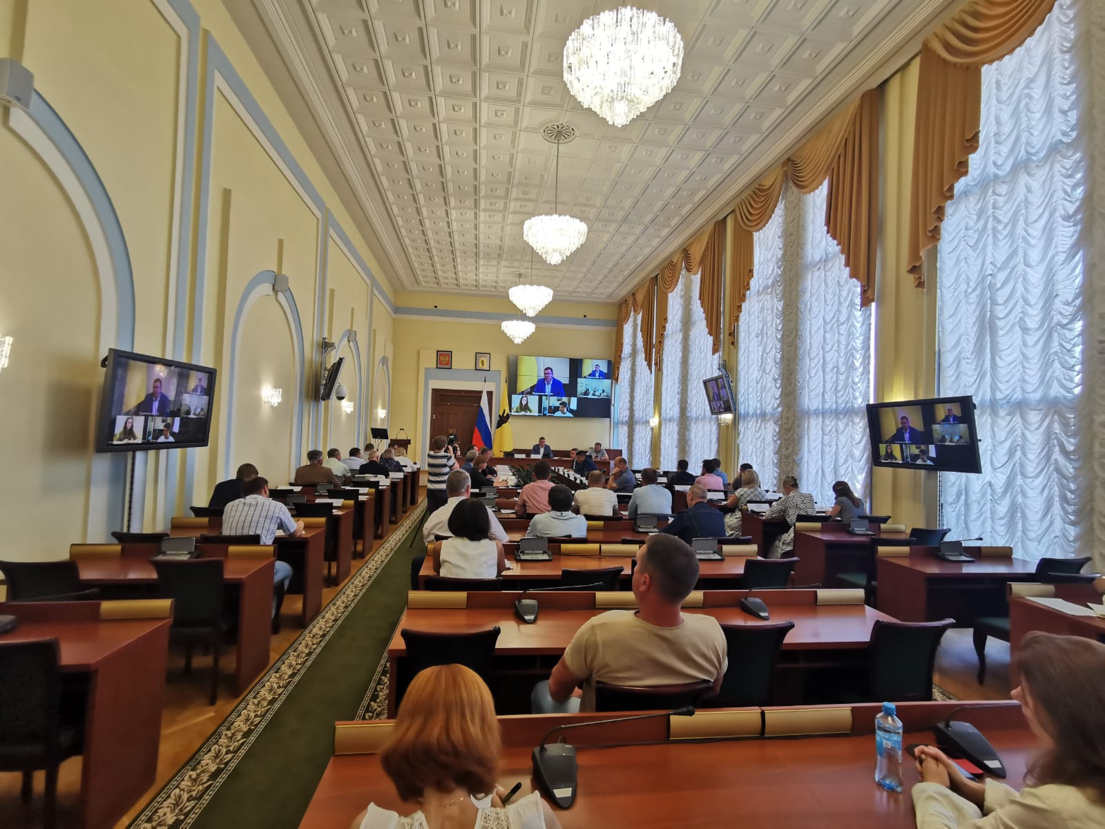 В правительстве Ярославской области обсудили меры поддержки экспортеров в условиях санкций