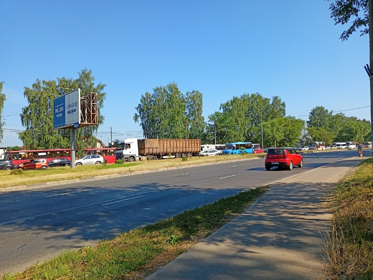 В Ярославле за Волгой произошел транспортный коллапс из-за ремонта Октябрьского моста