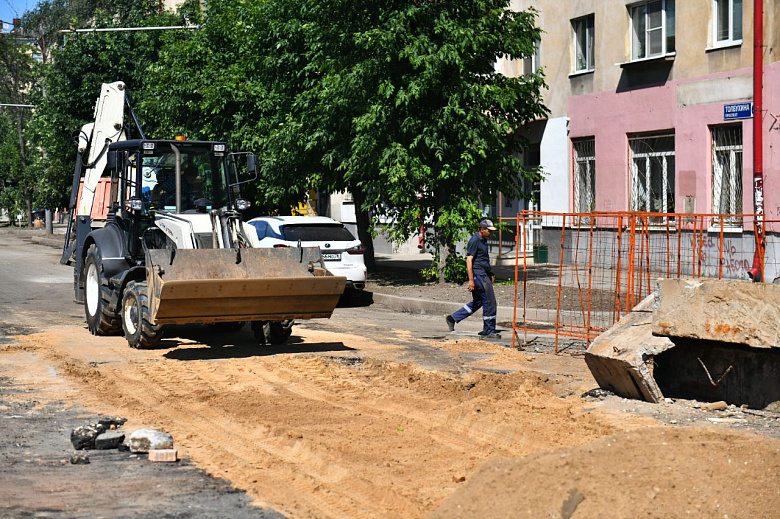 Ремонт на проспекте Толбухина в Ярославле затягивается из-за замены труб