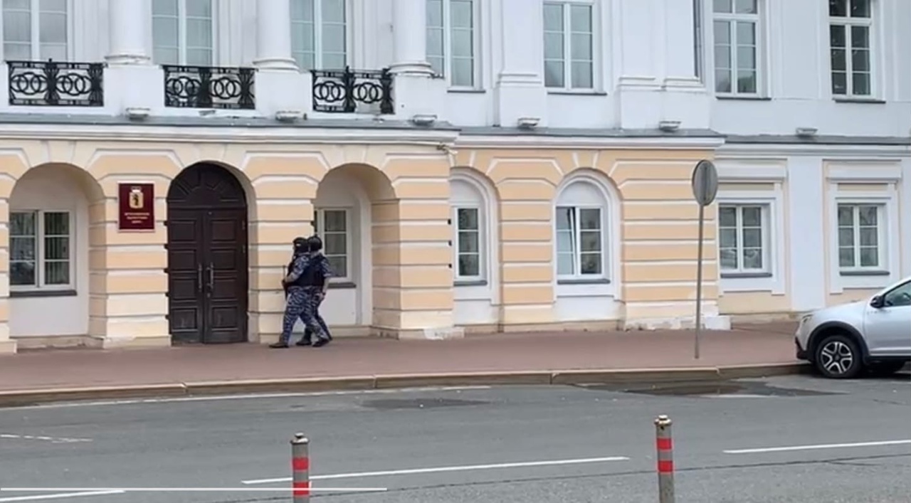 В Ярославле из-за сообщения о минировании эвакуировали областную Думу
