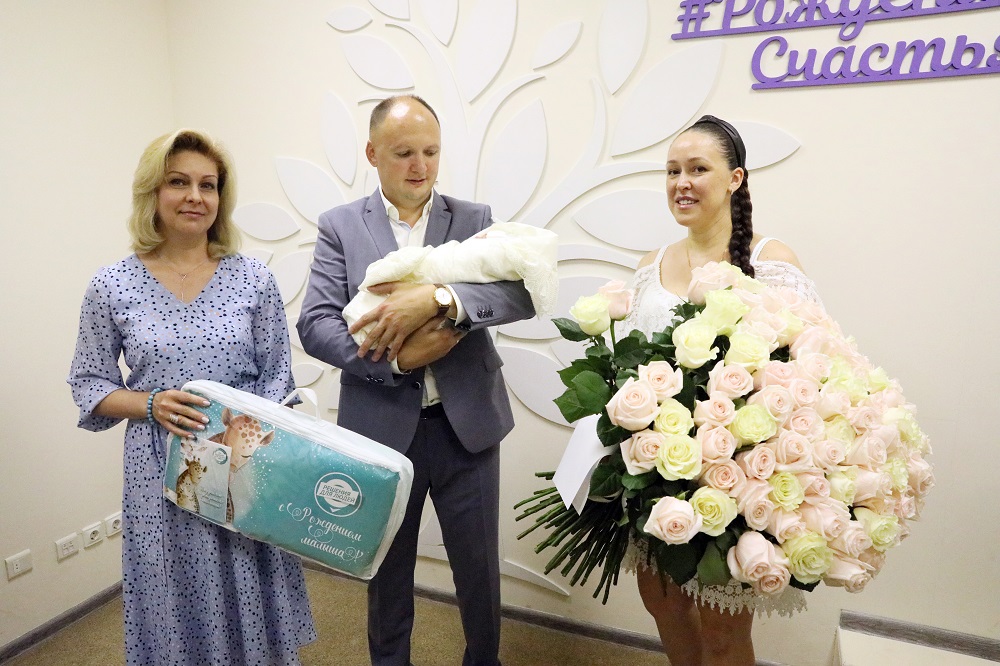 Тысяча семей новорожденных получила подарки по губернаторской акции «Привет, малыш!»