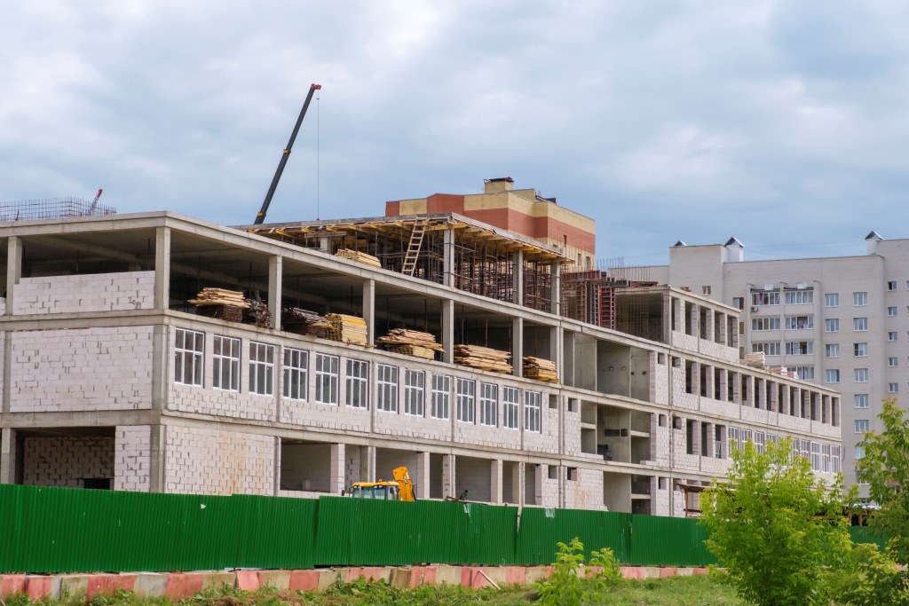 Группа «Губернаторского контроля» проверила строительство новой школы в Ярославле