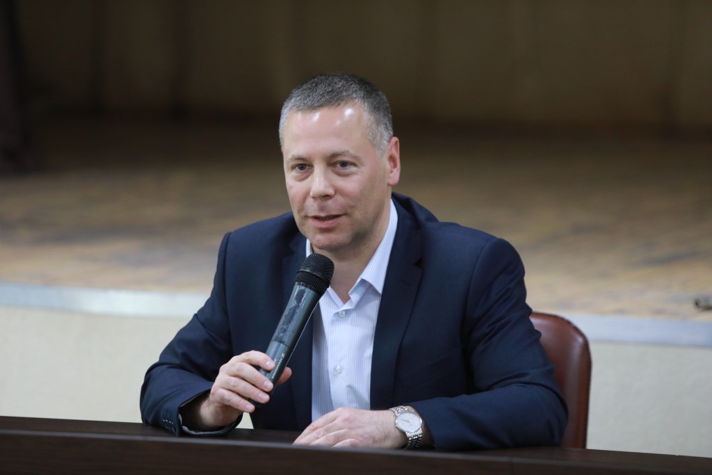 Михаил Евраев обсудил с работниками соцсферы меры поддержки отрасли