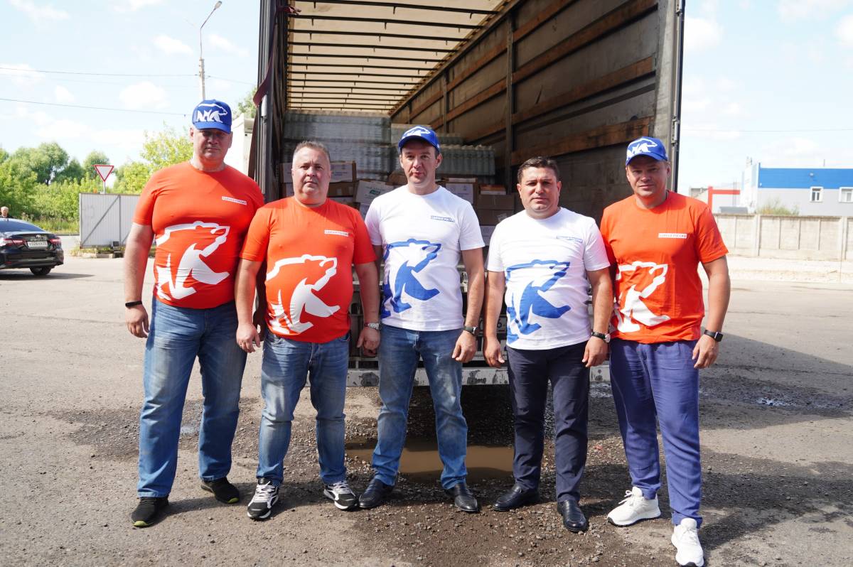 Ярославские депутаты отправили двадцать тонн питьевой воды и книги в Донбасс