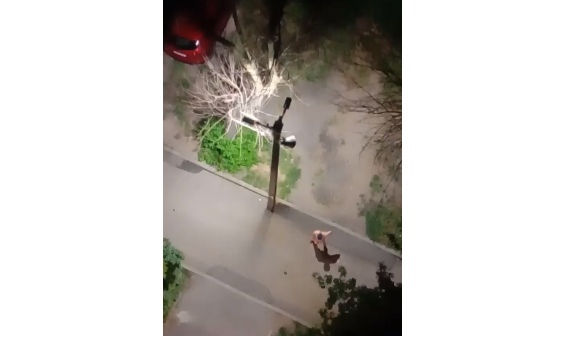 Эксгибиционист по ночам терроризирует жителей дома в центре Ярославля