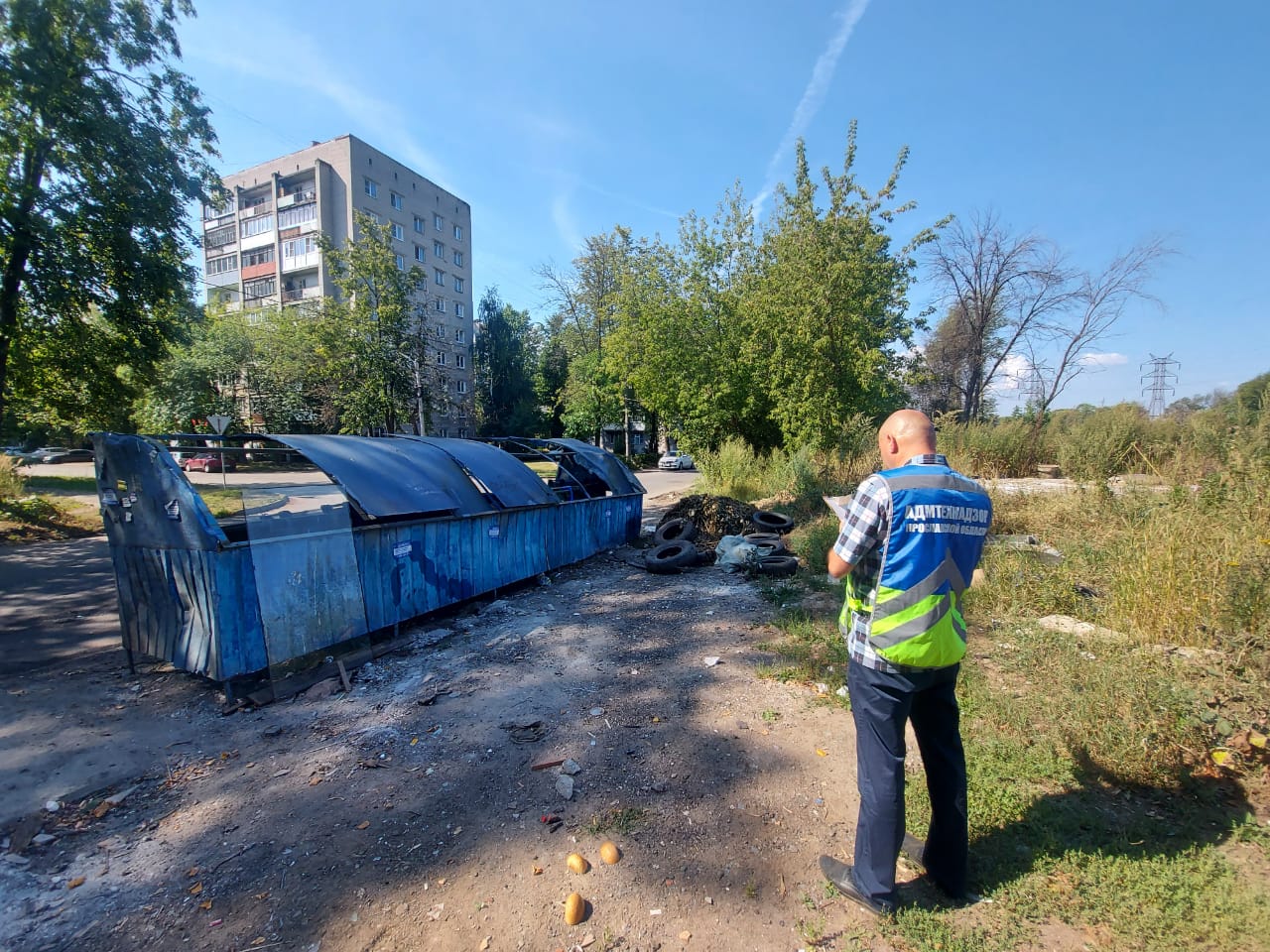 В Ярославской области выявляют нарушителей, сбрасывающих мусор с транспортных средств