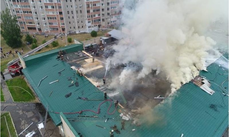 Стала известна предварительная причина пожара в торговом центре Ярославля