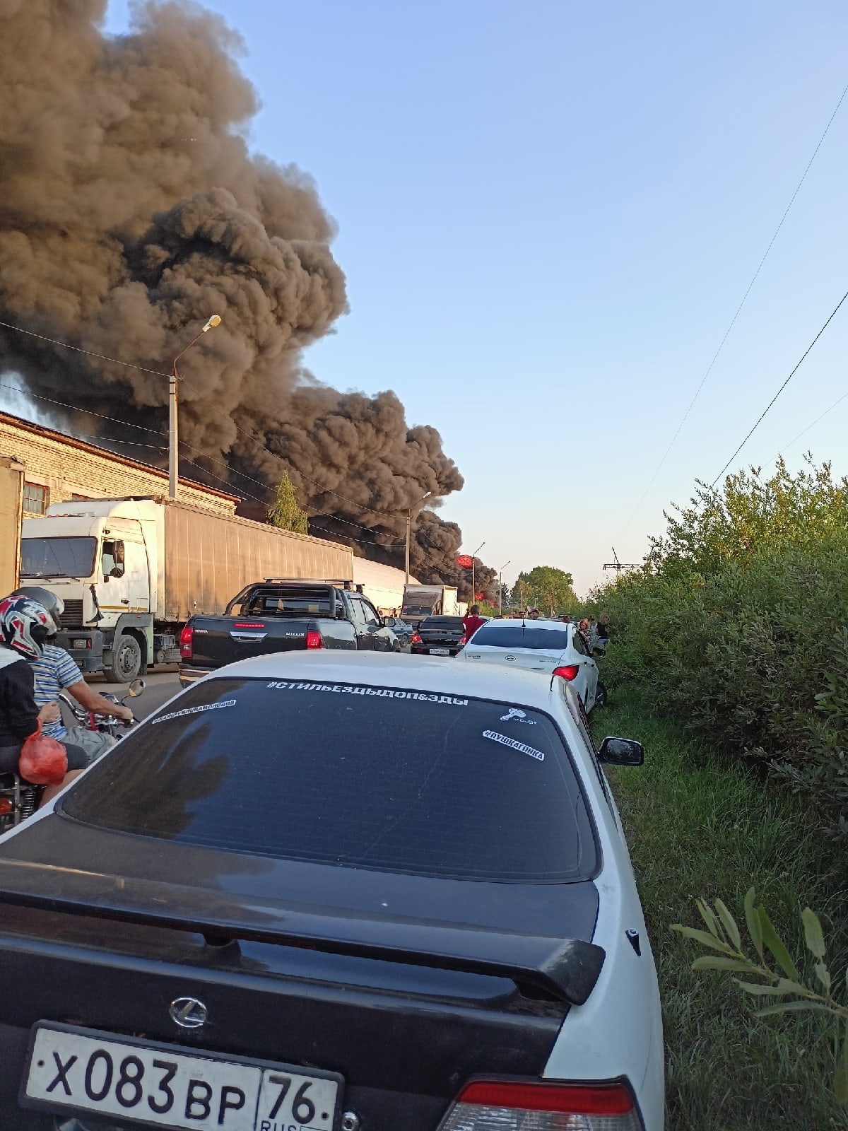 На заводе в Ярославской области произошел крупный пожар