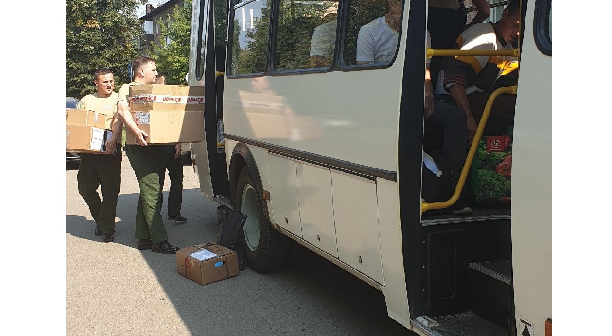 Военнослужащие артиллерийского дивизиона имени Толбухина отправили очередную партию гуманитарной помощи