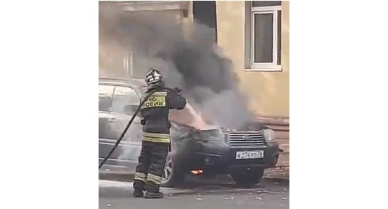В центре Ярославля сгорела иномарка