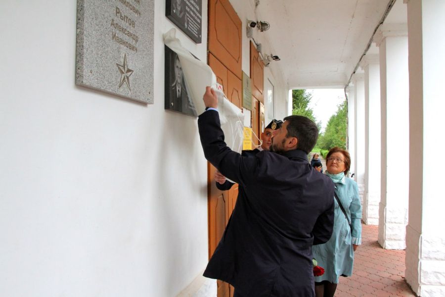 В Рыбинске открыли мемориальную доску в честь погибшего в ходе военной спецоперации бойца