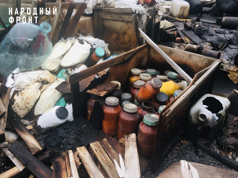 Под Ярославлем общественники обнаружили свалку с опасными химическими отходами