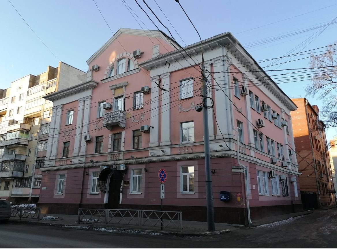 Избил и выкинул с балкона: жителя Ярославля осудят за покушение на убийство
