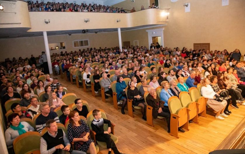 Воспитанники ярославских школ искусств побывали на концерте Grand Melody Orchestra