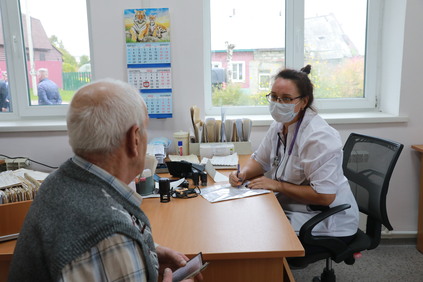 Михаил Евраев провел встречу с медиками Великосельской амбулатории