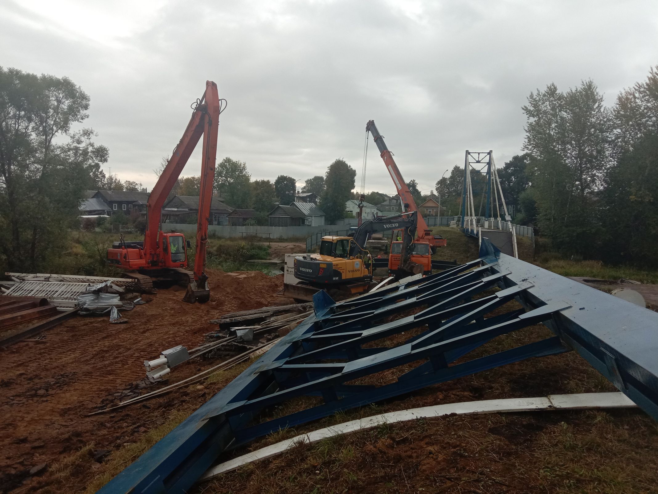 Демонтаж моста через реку Устье в поселке Борисоглебском завершат в начале октября