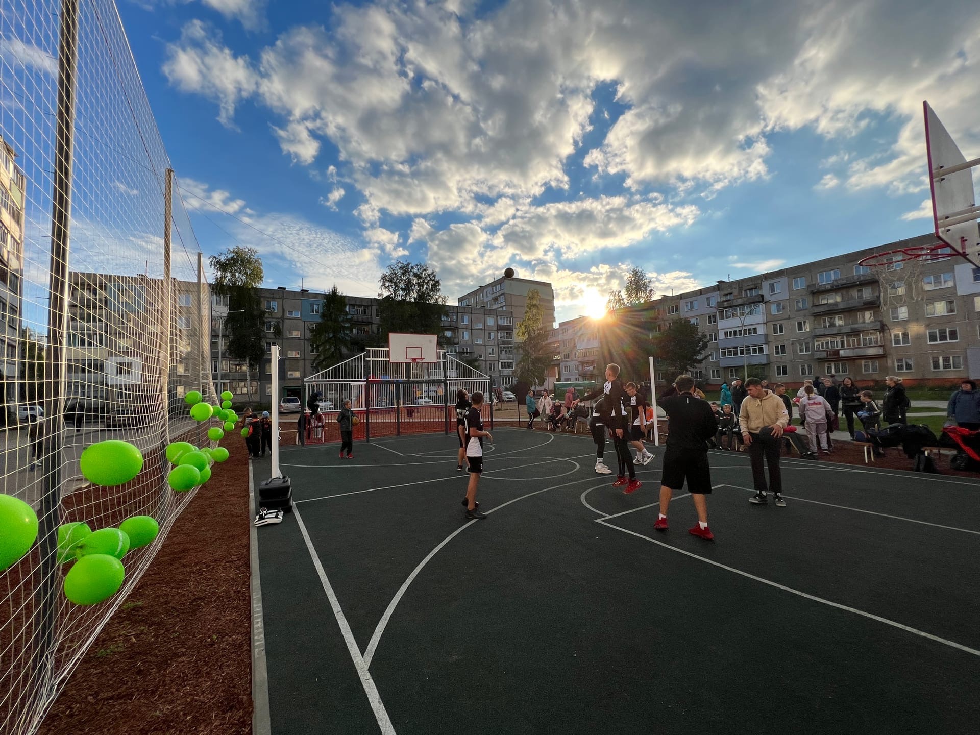Новая спортплощадка и пешеходная зона: в Тутаеве благоустроили двор на 1000 жителей