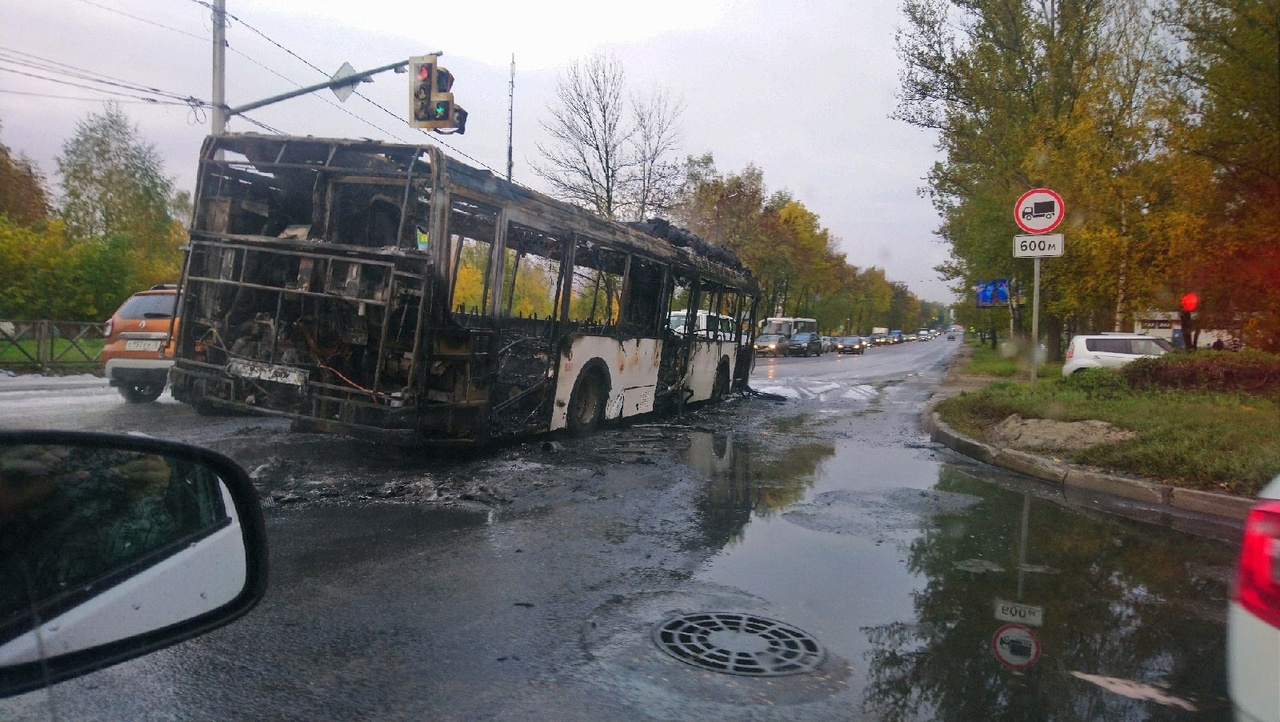 В Ярославле полностью выгорел пассажирский автобус