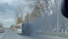 «След прислужника тьмы»: в Ярославле на ходу задымился пассажирский автобус