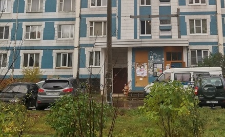 В Ярославле под окнами многоэтажки нашли тело 63-летней женщины